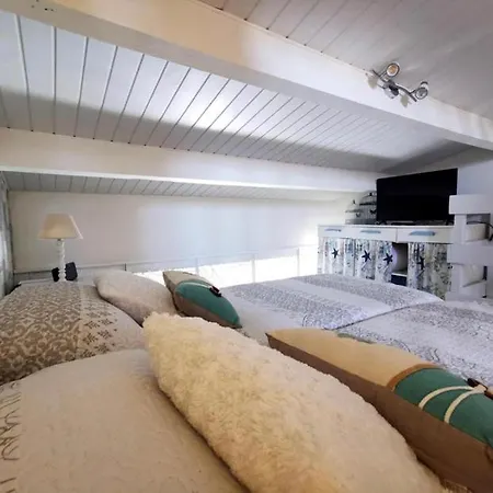 Apartment Le Cocon Bleu: Comfortable Near Golf, Beaches, And Leisure Island Agde
