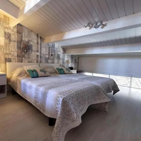 Apartment Le Cocon Bleu: Comfortable Near Golf, Beaches, And Leisure Island *