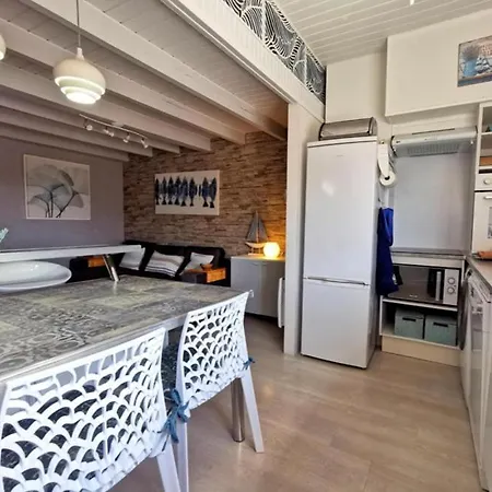 Le Cocon Bleu: Comfortable Near Golf, Beaches, And Leisure Island Apartment Agde