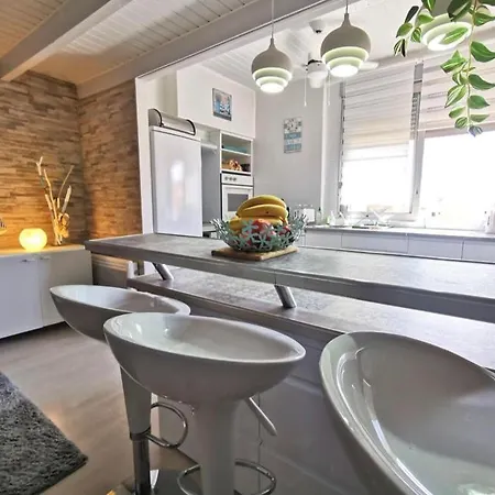 Apartment Le Cocon Bleu: Comfortable Near Golf, Beaches, And Leisure Island *